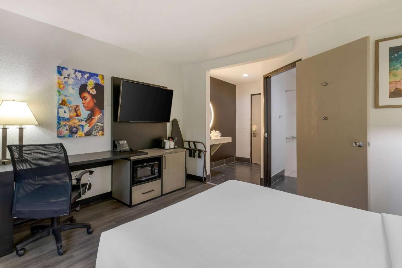 La Quinta By Wyndham Des Moines West Clive Hotel Exterior photo